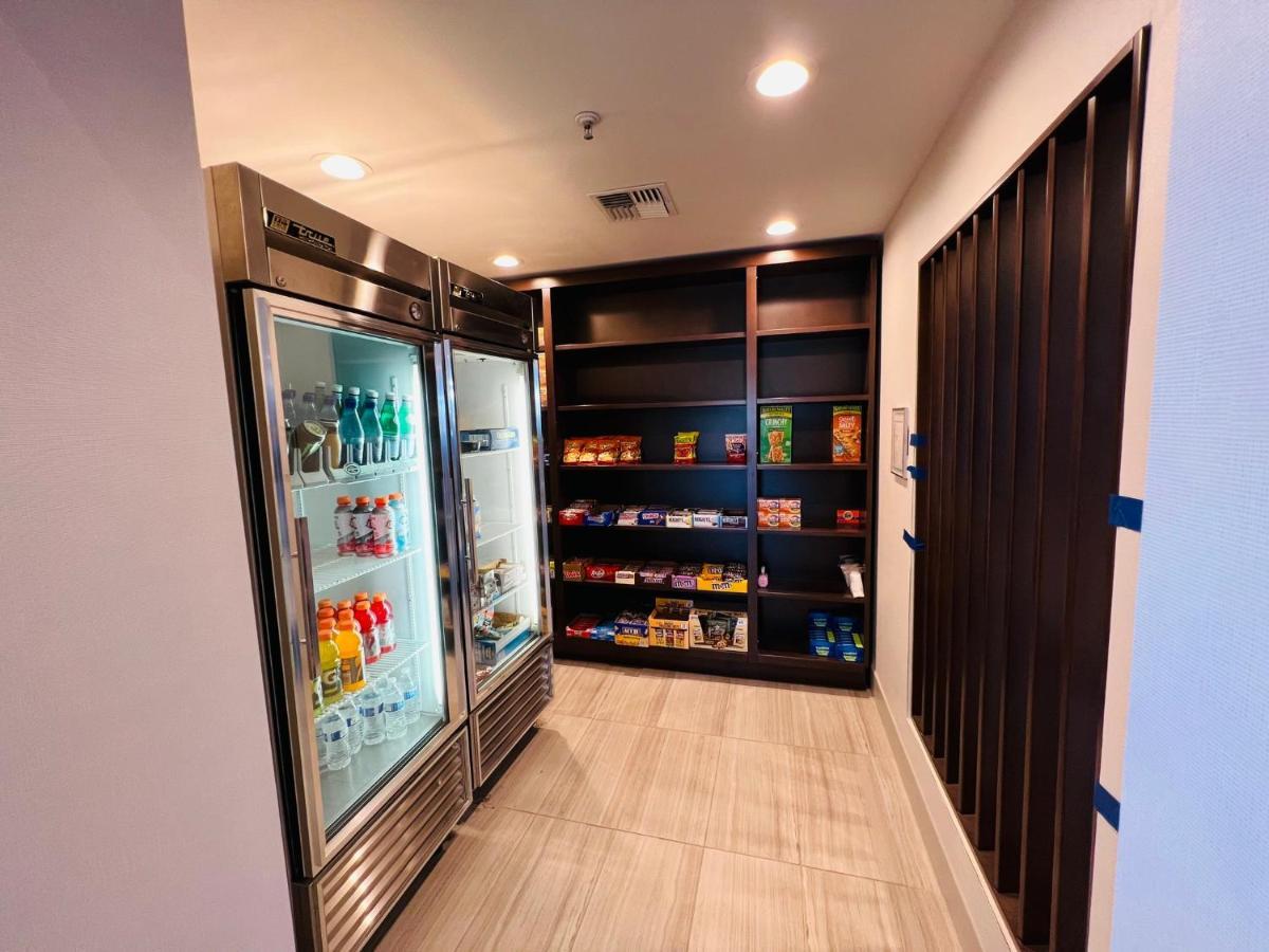 Holiday Inn Express & Suites Salinas By Ihg Экстерьер фото