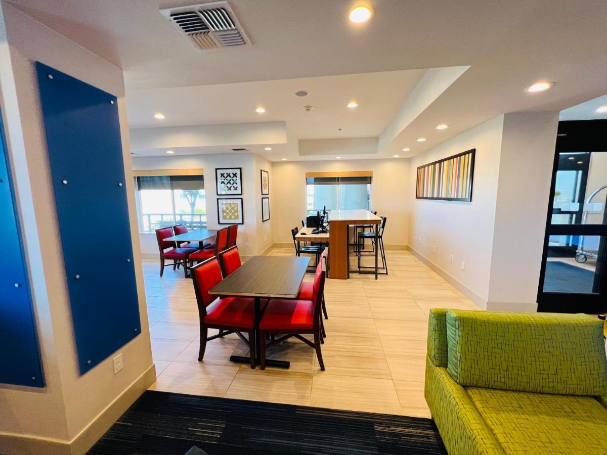 Holiday Inn Express & Suites Salinas By Ihg Экстерьер фото