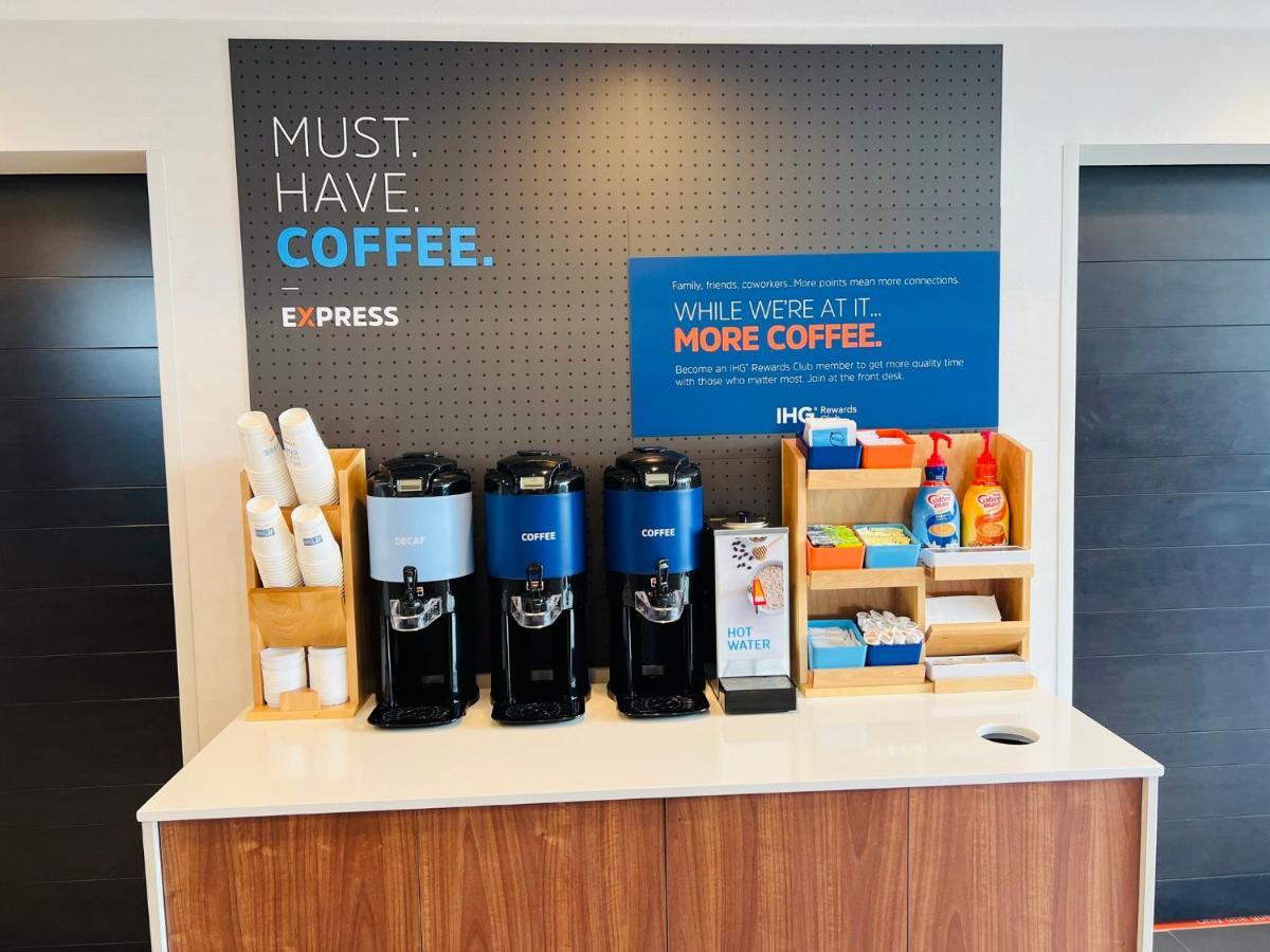 Holiday Inn Express & Suites Salinas By Ihg Экстерьер фото
