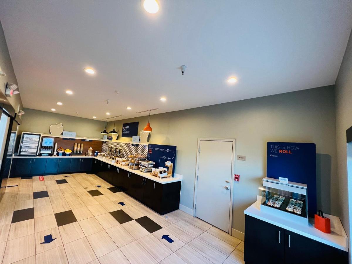 Holiday Inn Express & Suites Salinas By Ihg Экстерьер фото
