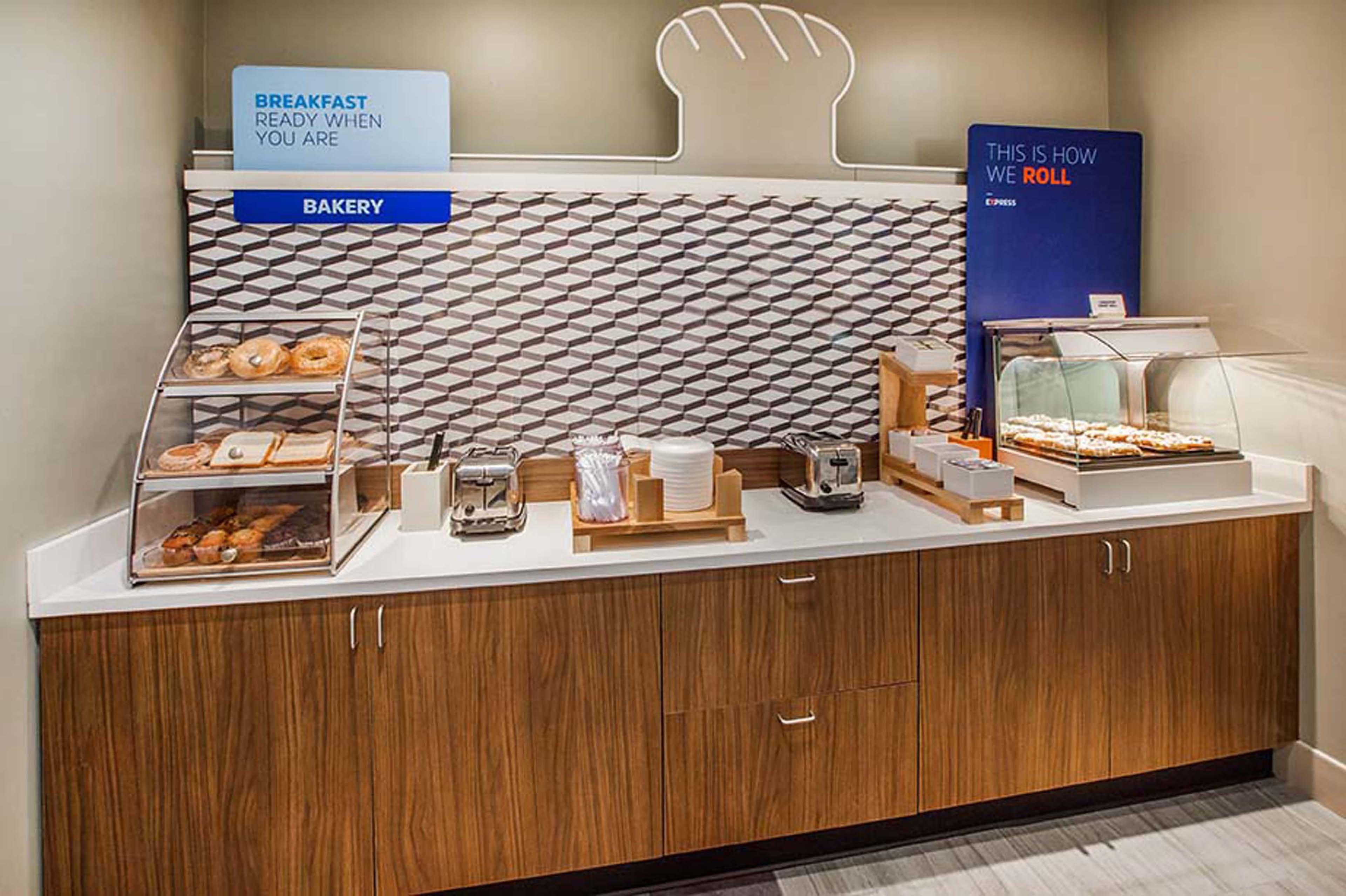 Holiday Inn Express & Suites Salinas By Ihg Экстерьер фото